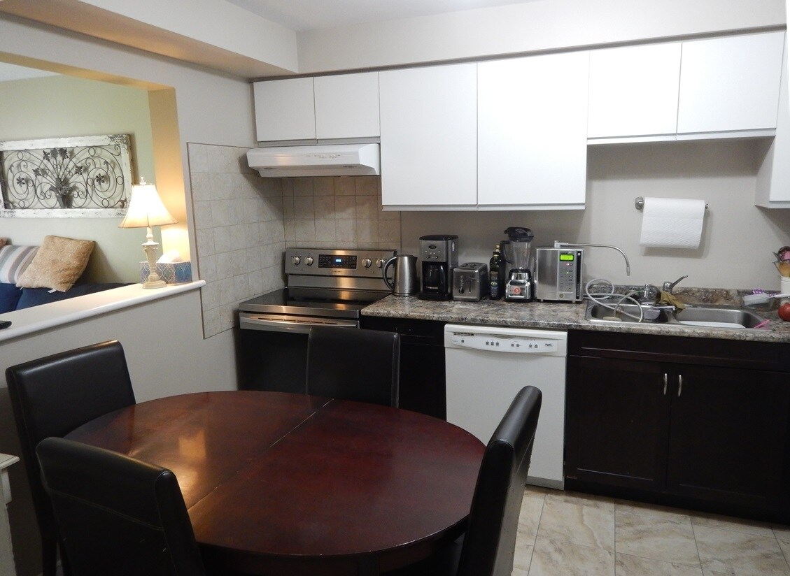 321 Crowder Blvd, Newmarket, ON L3Y 8J6 Townhouse for Rent in