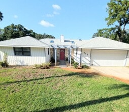 Building Photo - 945 Bramble Bush Cir W