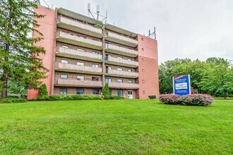 Building Photo - 20 Bradmon Dr