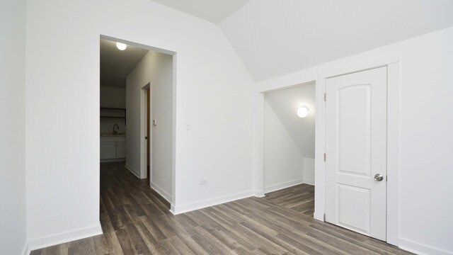 Building Photo - 3037 W George St