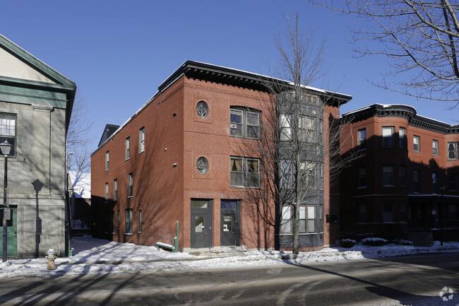 Foto del edificio - Carleton Court