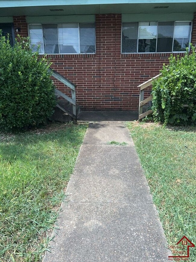 Building Photo - 1918 Ivy St