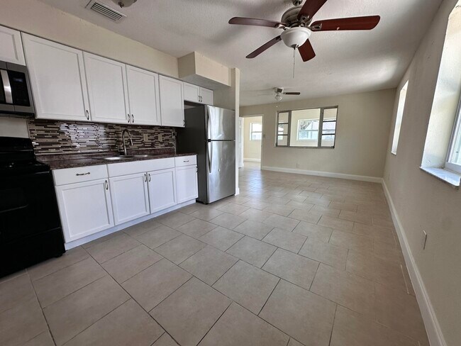 Foto del edificio - 840 W 1st St