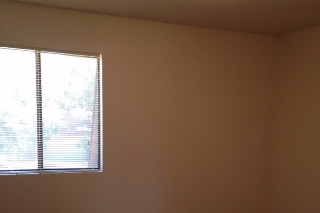 Bedroom - 1140 Walnut Ave