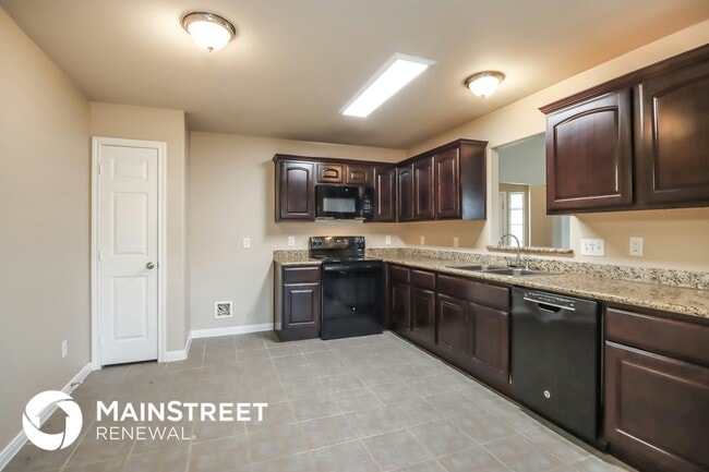 Foto del edificio - 308 Broken Pine Ct