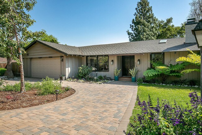 Foto del edificio - 2960 San Pasqual St