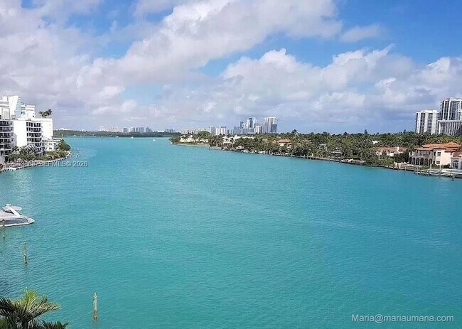 Foto del edificio - 9821 E Bay Harbor Dr