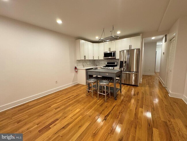 Building Photo - 1224 Holbrook St NE