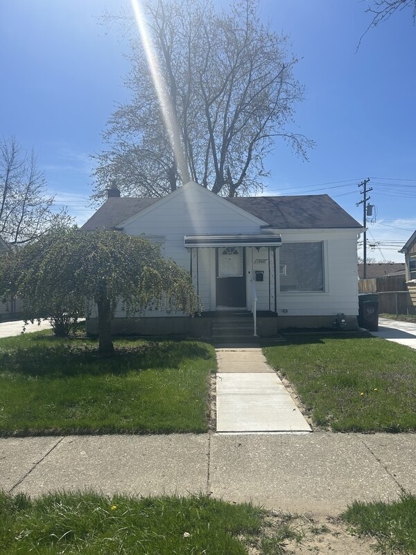 Foto principal - 13667 Birrell St