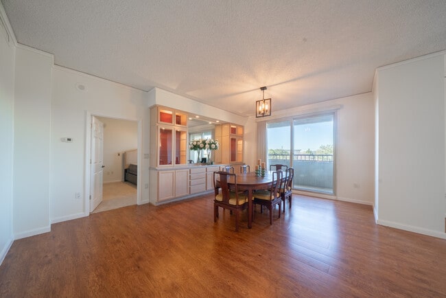 Foto del edificio - 1 Towers Park Ln