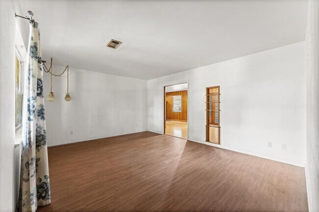 Foto del edificio - 8506 Fawndale Ln