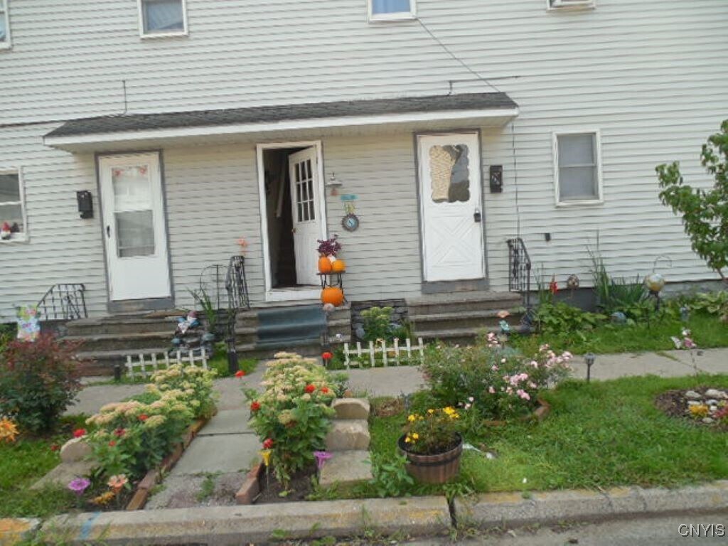 Primary Photo - 835 Ann St