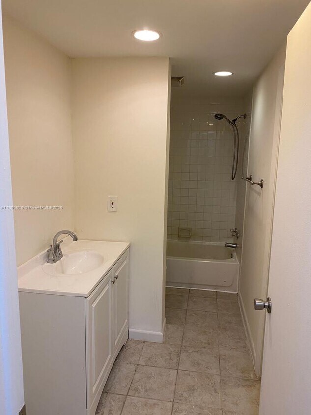 Foto del edificio - 2800 NW 56th Ave