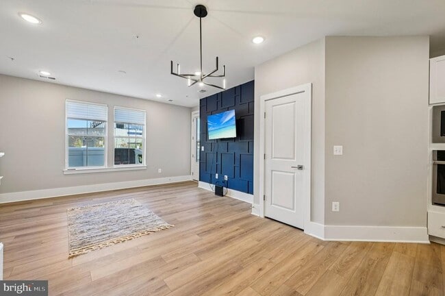 Building Photo - 2506 W Peninsula Dr