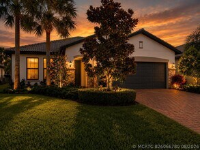 Building Photo - 348 SE Courances Dr