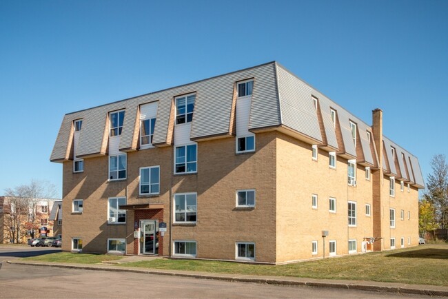 Building Photo - Courtview Suites