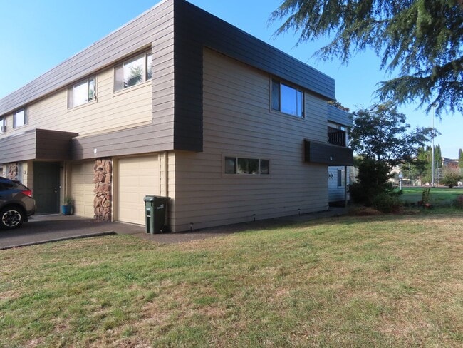 3 Bed/ 1.5 Bath Townhouse Near Gateway Are... - 3 Bed/ 1.5 Bath Townhouse Near Gateway Are...