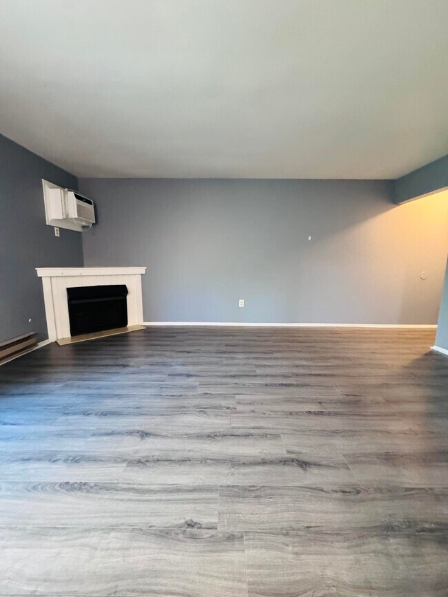 Foto del edificio - 7640 Woodview St