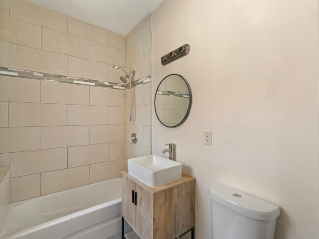 Foto del edificio - 27 Armstrong Ave