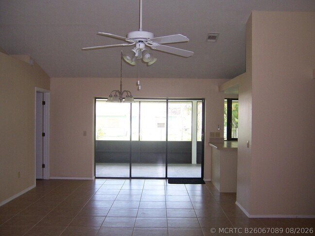 Foto del edificio - 2163 SE Shelter Dr