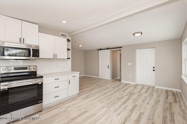 Building Photo - 2626 Sarno Rd