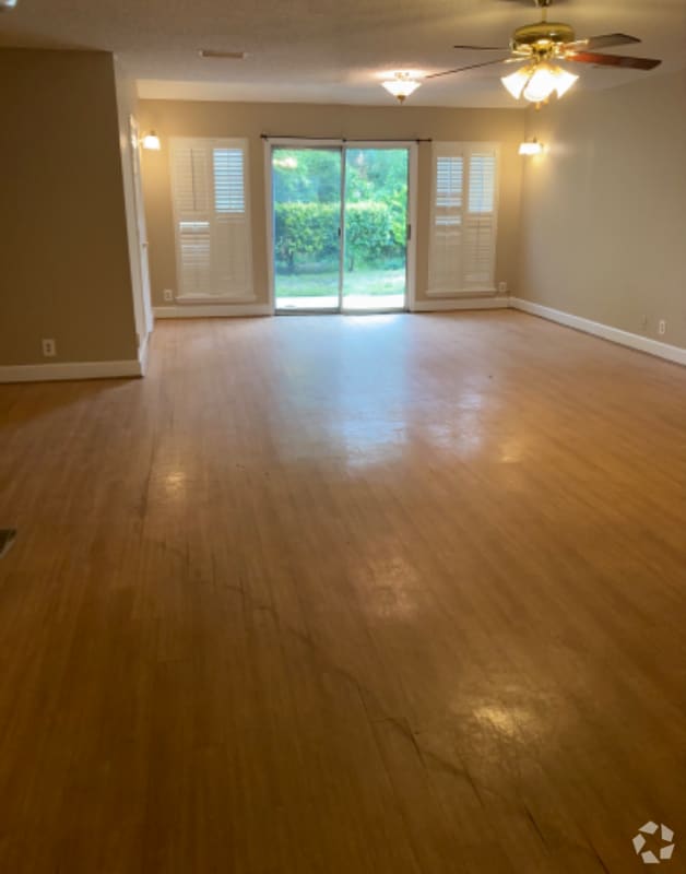 Building Photo - 1000 Mallery St Ext