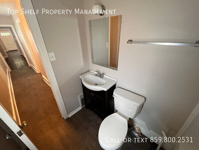 Building Photo - 3 Bedroom Near Downtown!