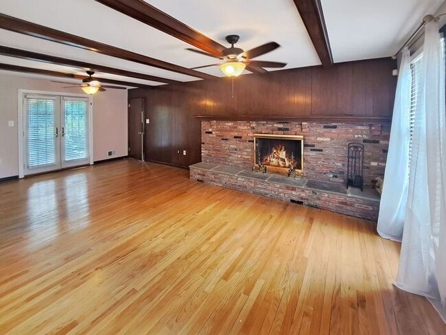 Building Photo - Incredible Mid Century Modern Brick Home 4...