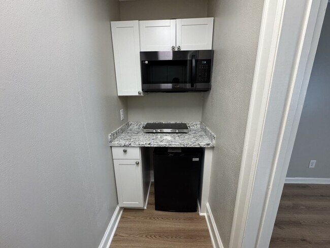 Foto del edificio - PRE-LEASING FOR AUGUST 9 2026!