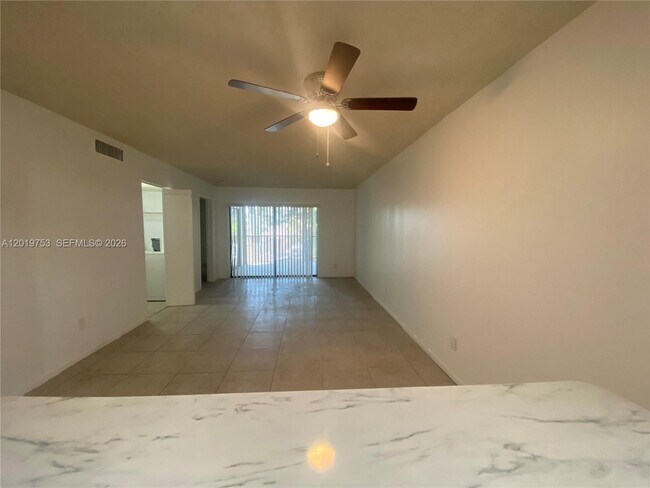 Foto del edificio - 3410 Foxcroft Rd