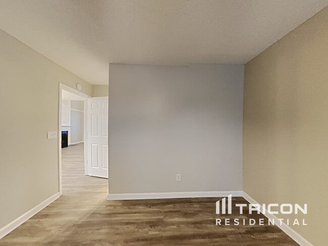 Building Photo - 121 Riglaw Cir