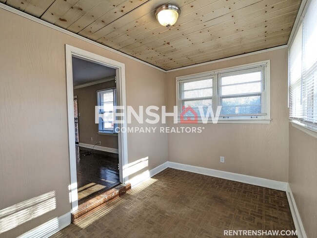 Building Photo - Classic 3/2 Berclair Area Home Now Availab...
