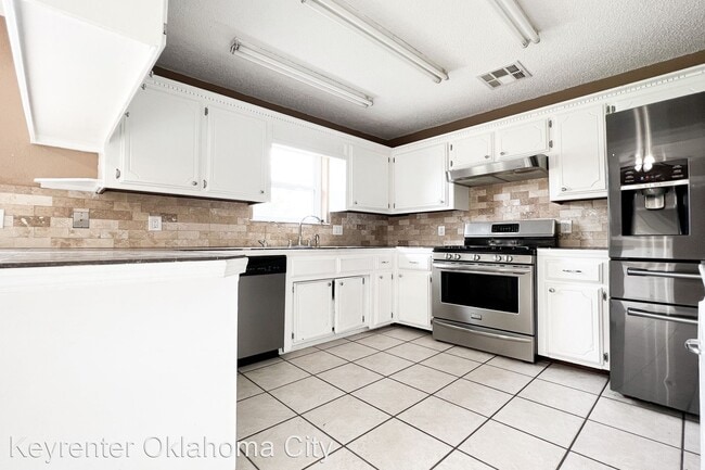 Foto del edificio - 4 br, 3 bath House - 8409 Bigwood Dr