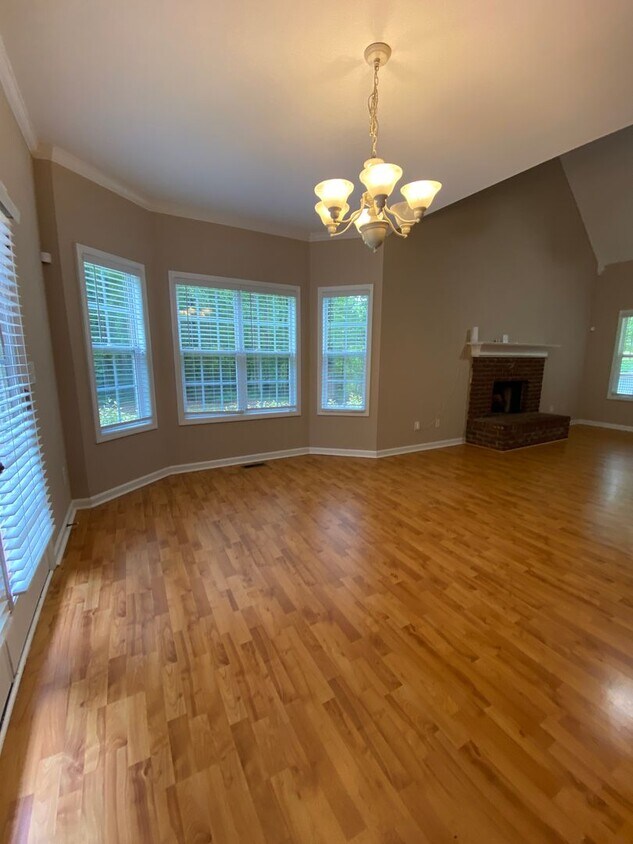 Primary Photo - Pre-Leasing for March 1st- Lovely 3 bedroo...
