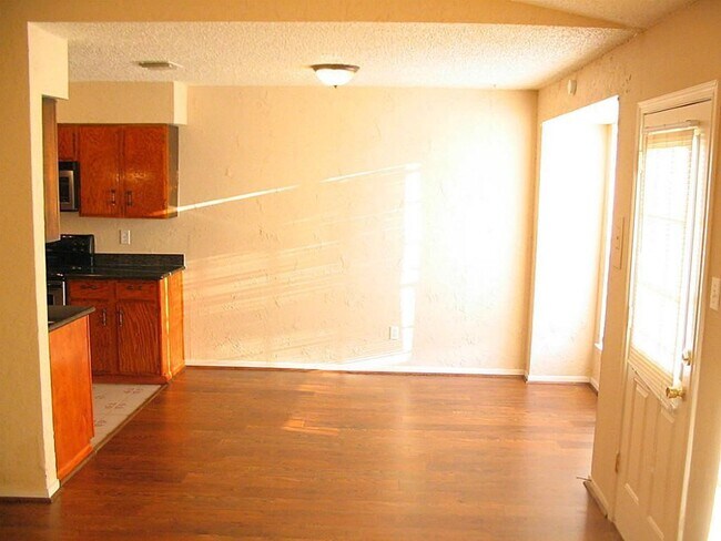 Foto del edificio - 15802 Kenbrook Dr