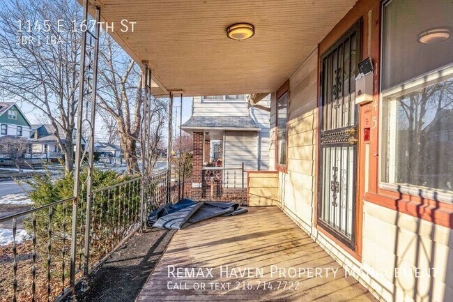 Foto del edificio - 1145 E 167th St