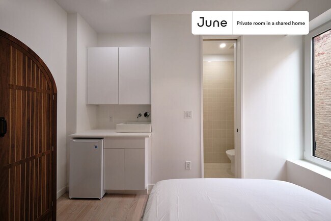 Foto del edificio - Room in Shared 4 bed/4 bath home