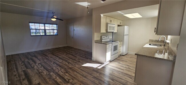 Foto del edificio - 1506 Edgewater Cir