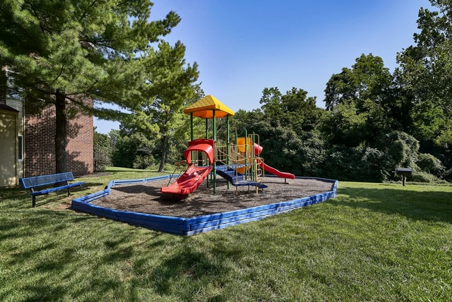 Zona de juegos al aire libre - Willowdale Crossing