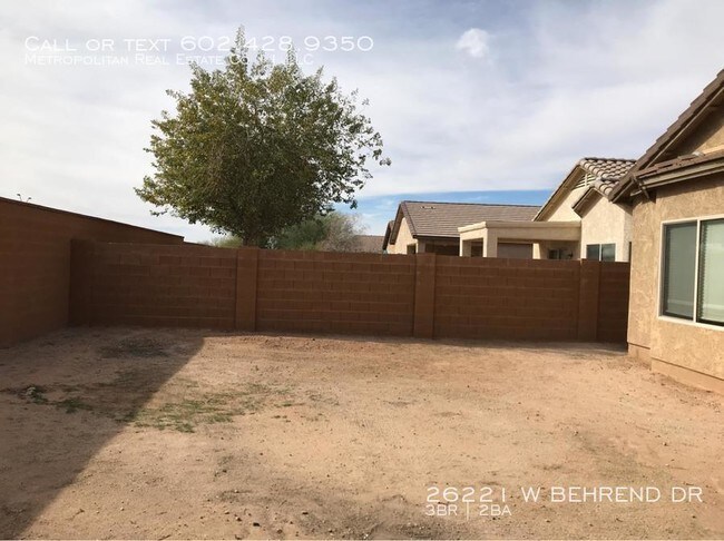 Building Photo - 26221 W Behrend Dr