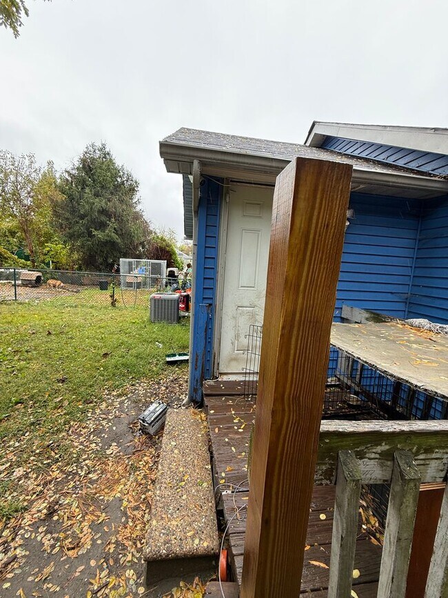 Building Photo - 15 Deming Ave