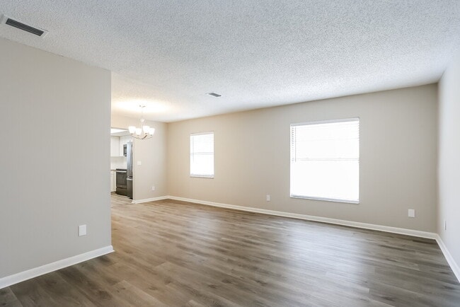 Building Photo - 909 Black Knight Dr