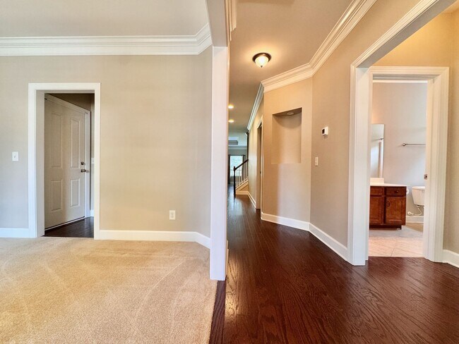 Building Photo - 3 Bedroom, 3 Bathroom Home w/ 2 Car Garage and Fence Backyard
