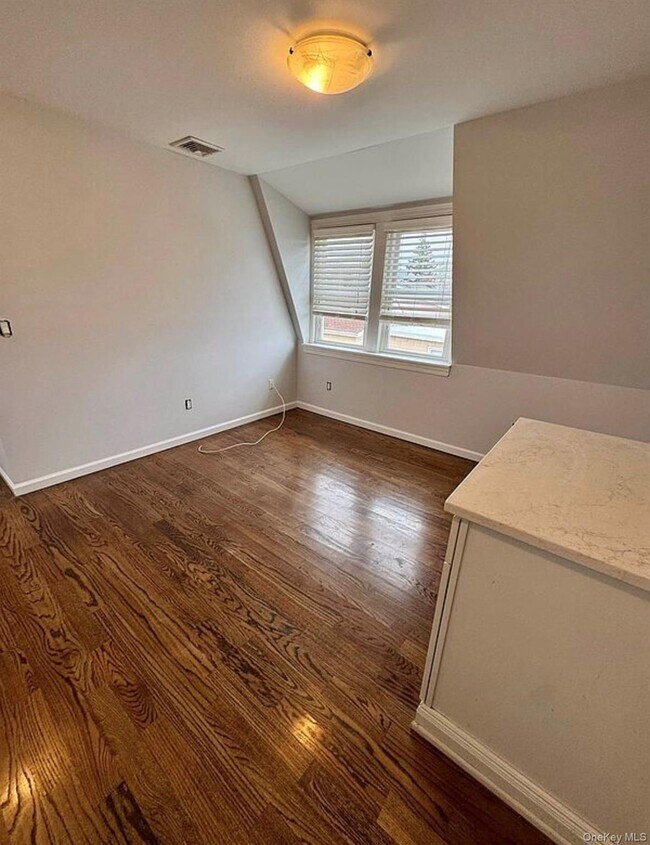 Foto del edificio - 148-12 12th Ave