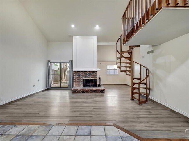 Building Photo - 1408 Spenwick Terrace