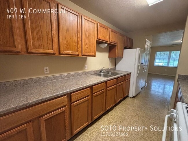 Building Photo - 409 W. Commercial-