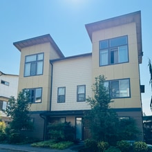 Building Photo - 4507 NE 3rd Ln