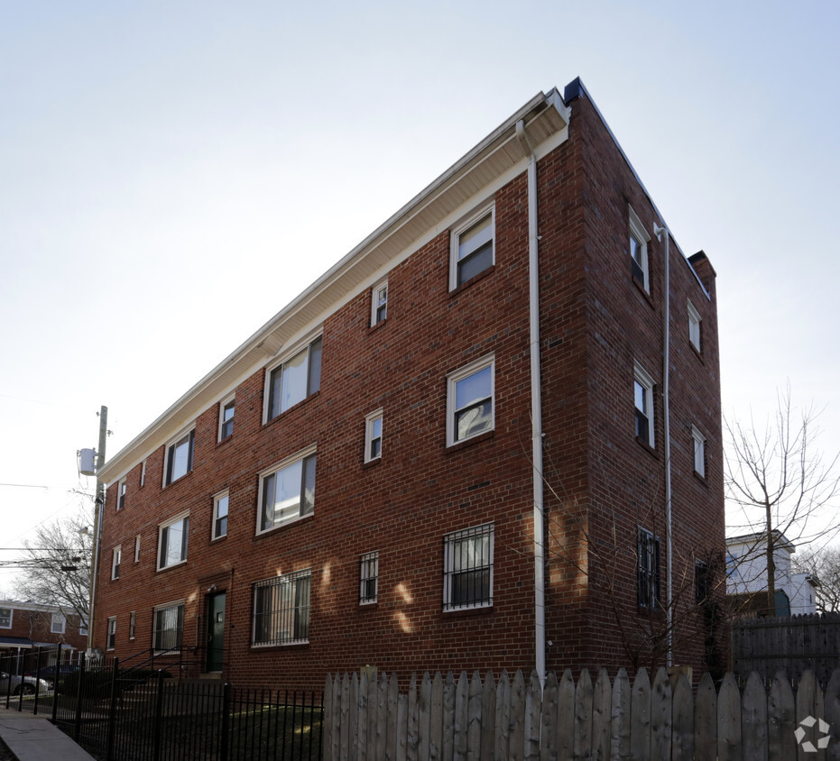 Foto principal - 272 56th St NE