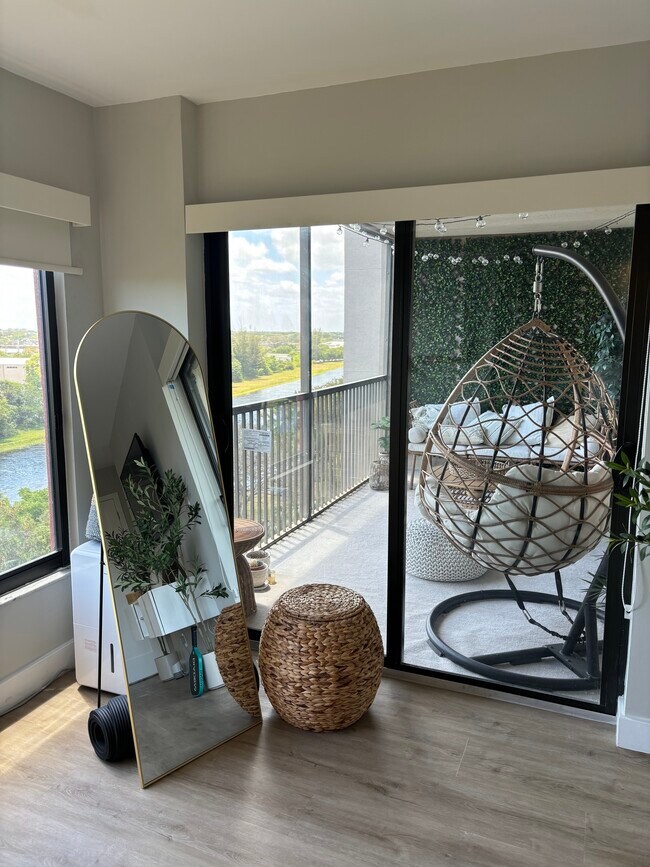 Main Bedroom - 2202 S Cypress Bend Dr