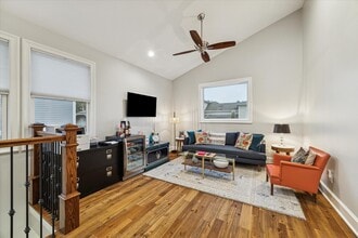 Building Photo - 1030 Waverly St